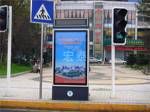 從青羊區(qū)宏泰金屬制品廠看滾動(dòng)廣告燈箱與公交站臺(tái)燈箱的流行奧秘